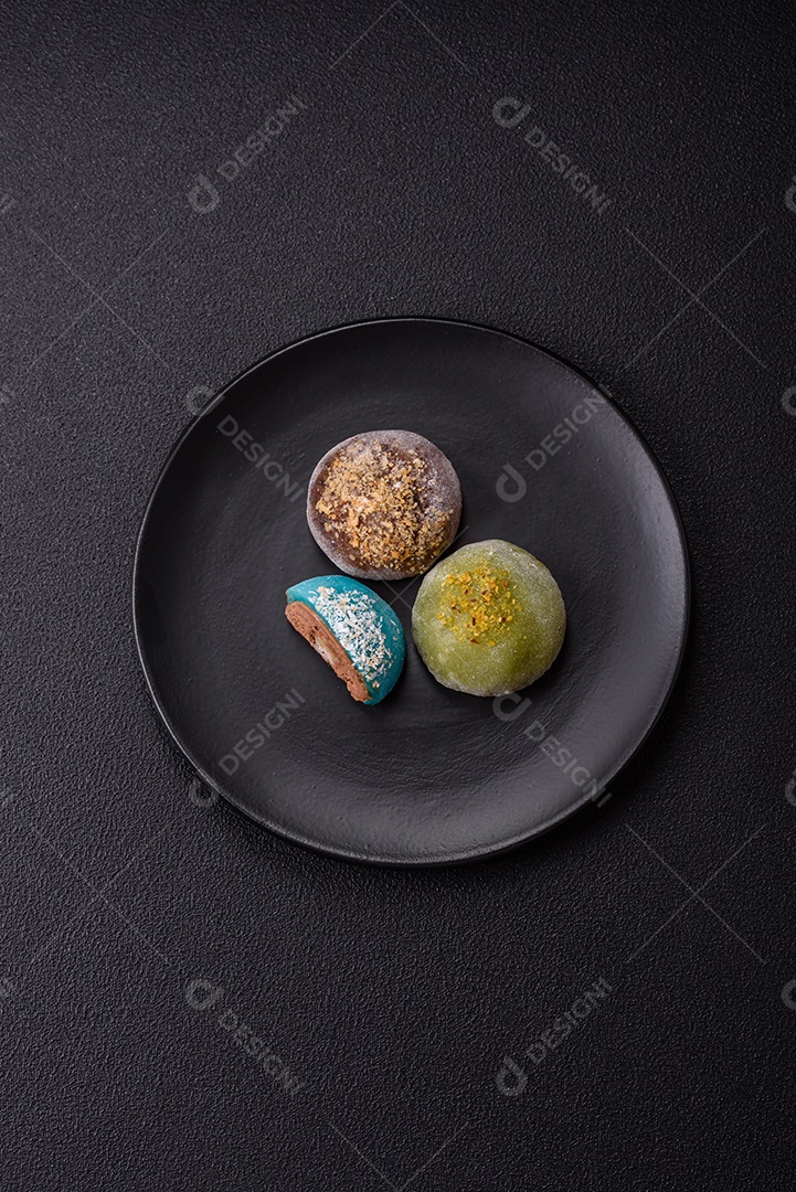 Imagem mostra dois bolinhos de arroz