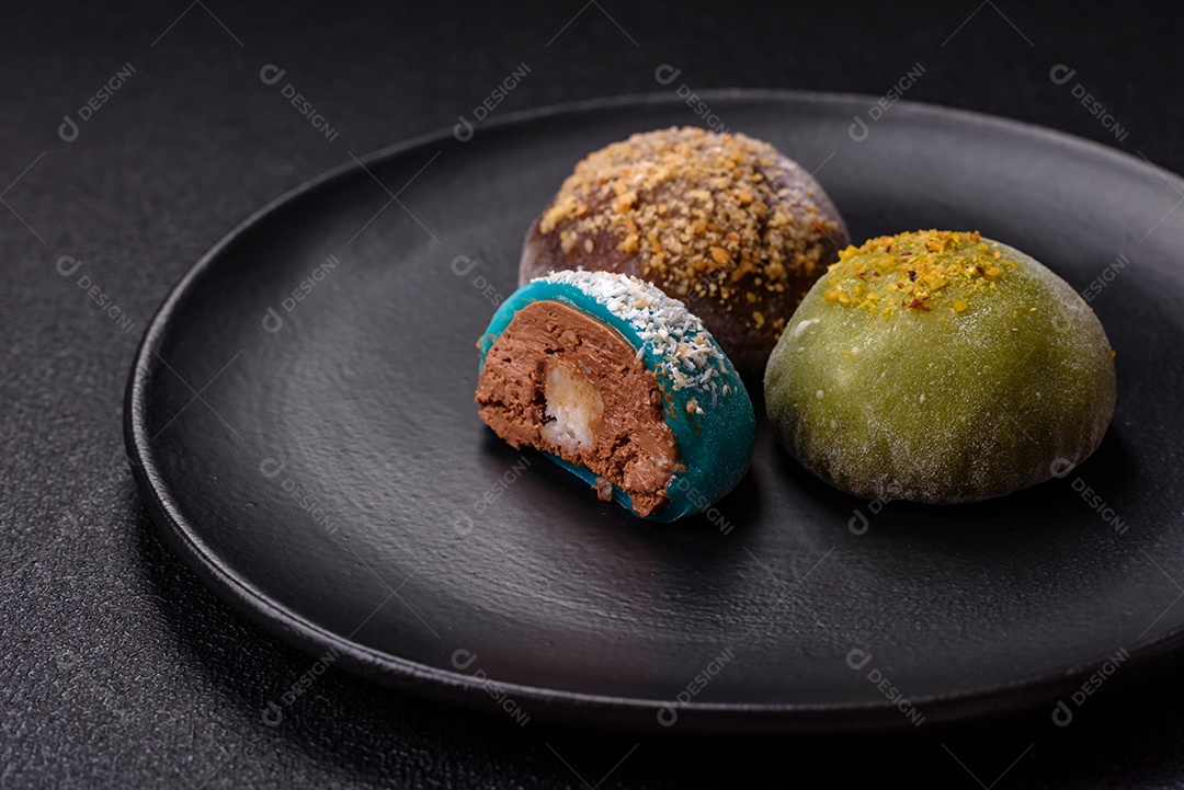 Imagem mostra dois bolinhos de arroz