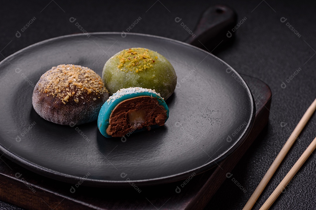 Imagem mostra dois bolinhos de arroz