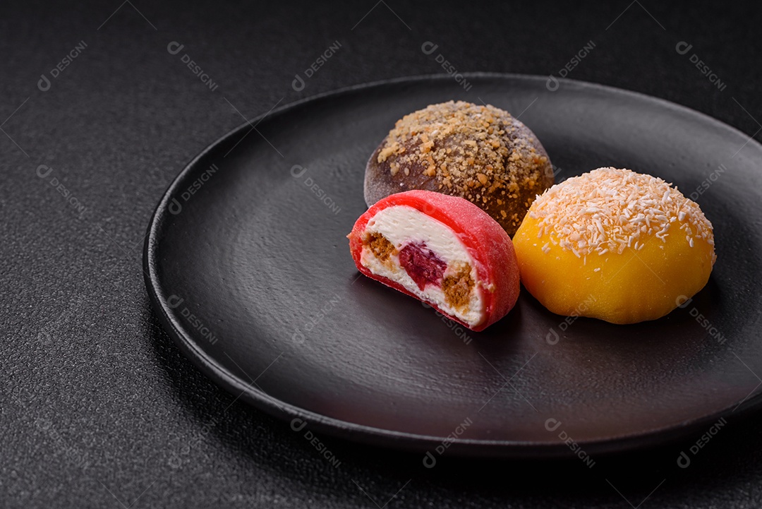 Imagem mostra dois bolinhos de arroz