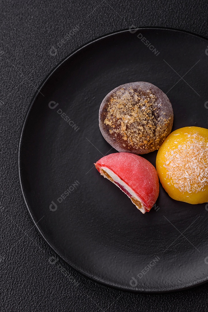 Imagem mostra dois bolinhos de arroz