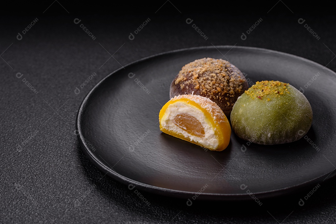 Imagem mostra dois bolinhos de arroz