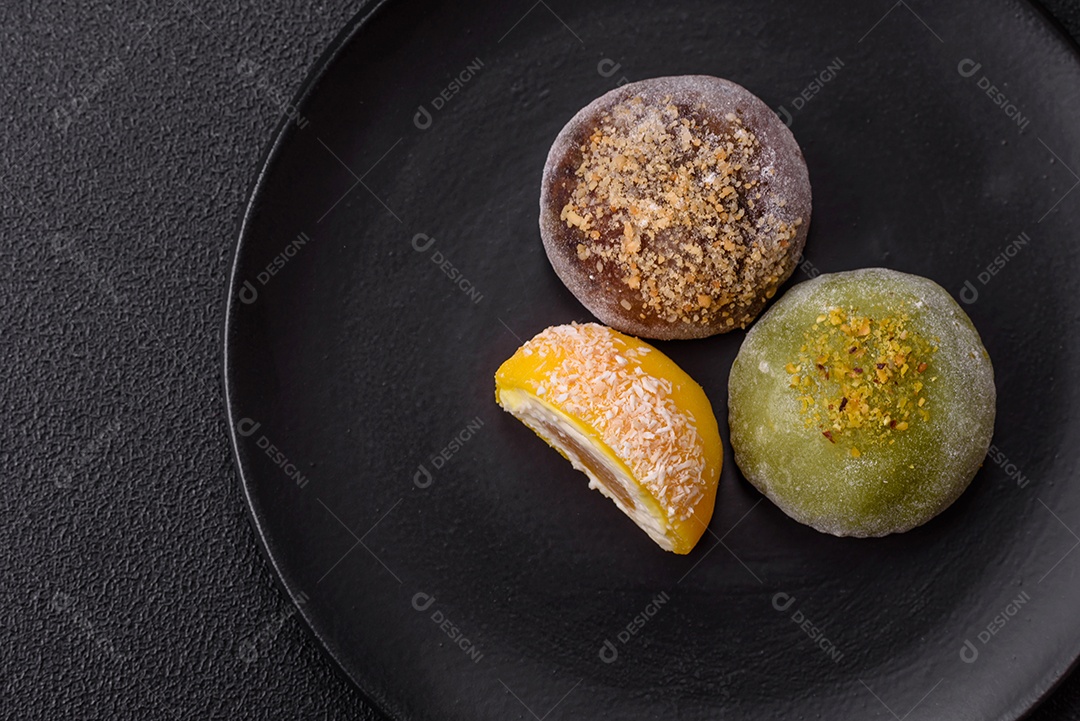 Imagem mostra dois bolinhos de arroz