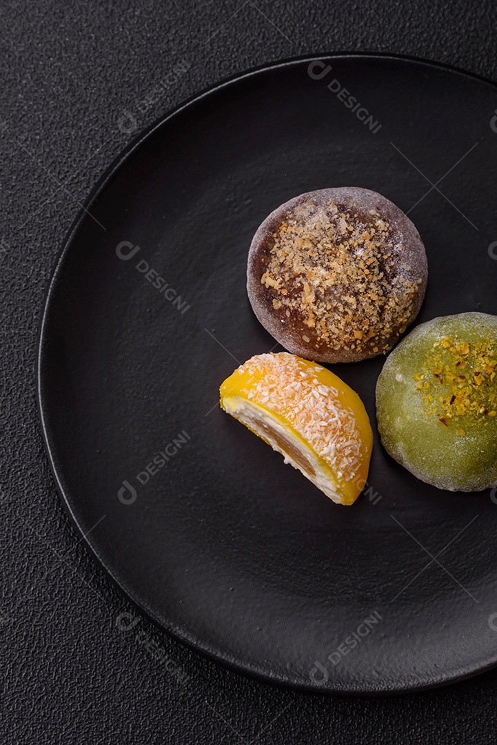 Imagem mostra dois bolinhos de arroz