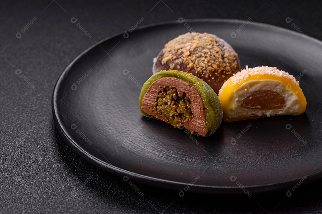 Imagem mostra dois bolinhos de arroz