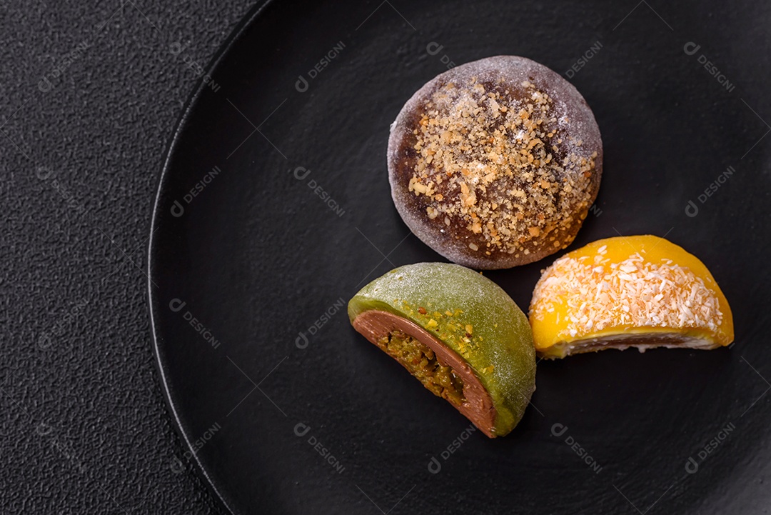 Imagem mostra dois bolinhos de arroz