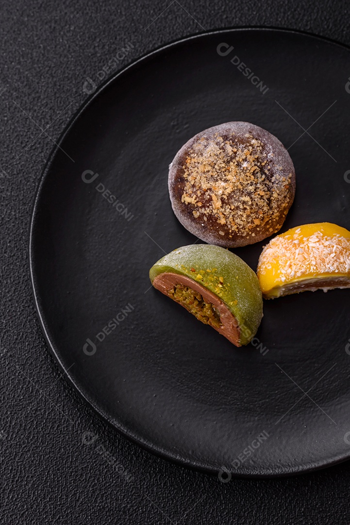 Imagem mostra dois bolinhos de arroz