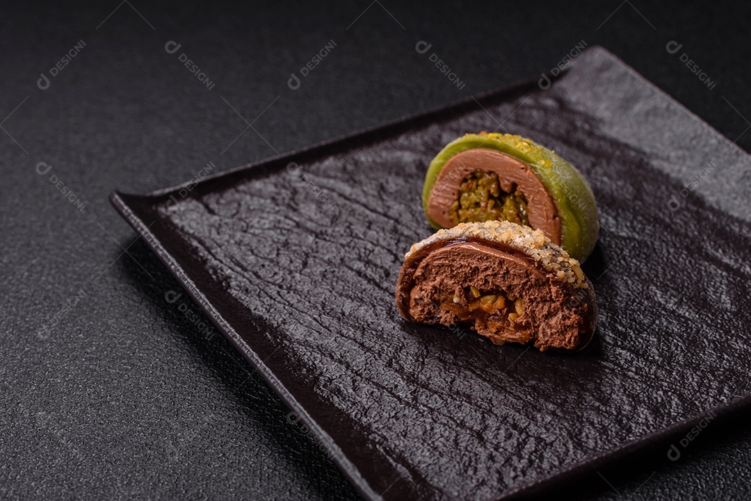 Imagem mostra dois bolinhos de arroz