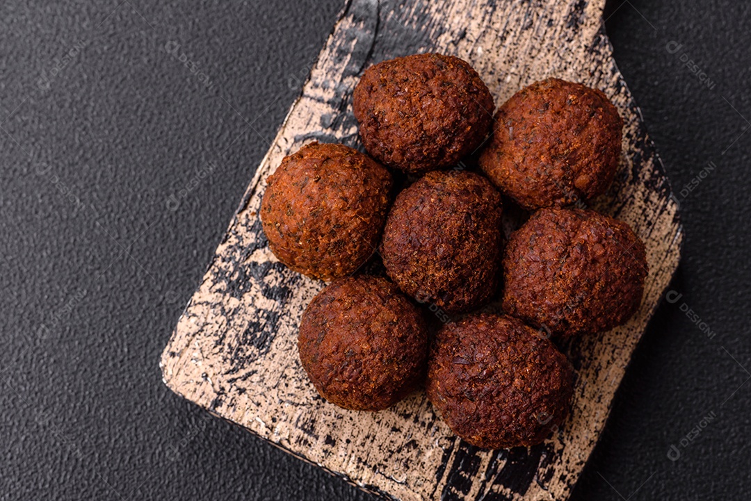 Imagem mostra Falafel, um bolinho frito popular no Oriente Médi
