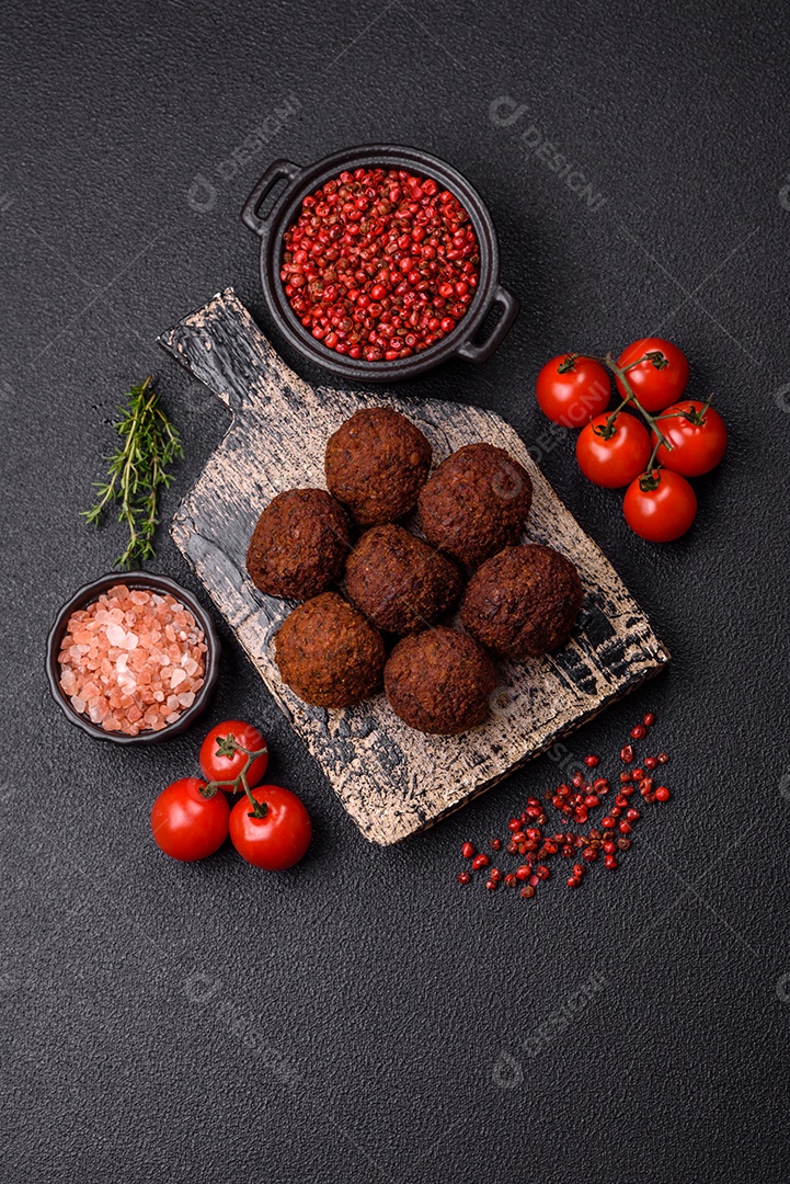 Imagem mostra Falafel, um bolinho frito popular no Oriente Médi