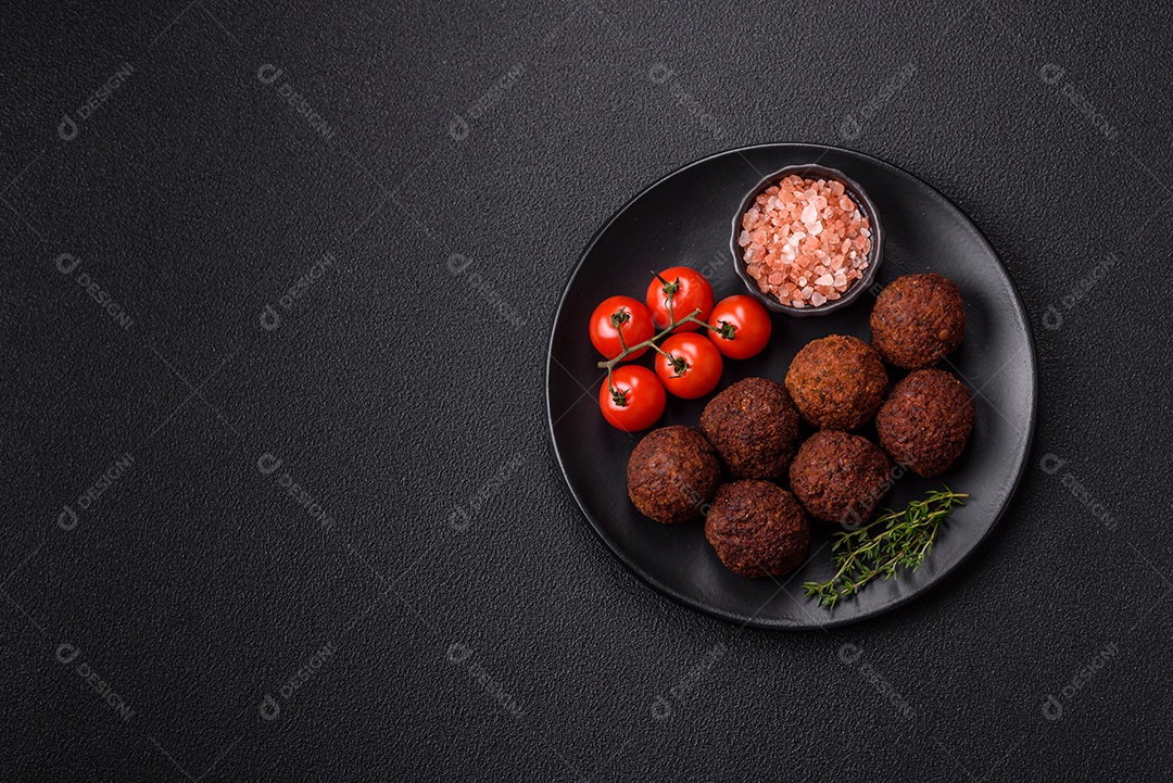 Imagem mostra Falafel, um bolinho frito popular no Oriente Médi