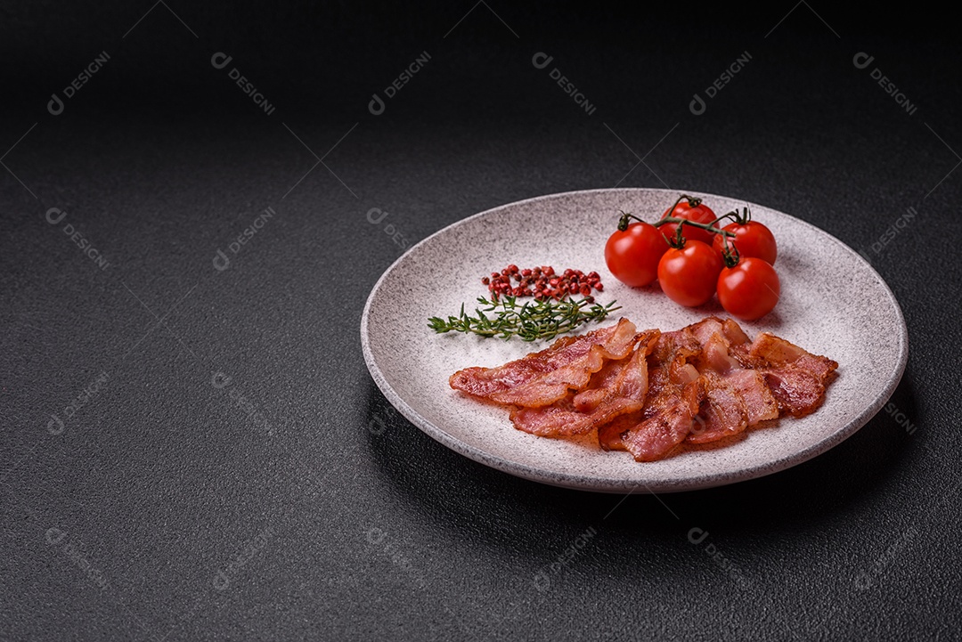 Imagem mostra fatias de bacon fritas ou grelhadas