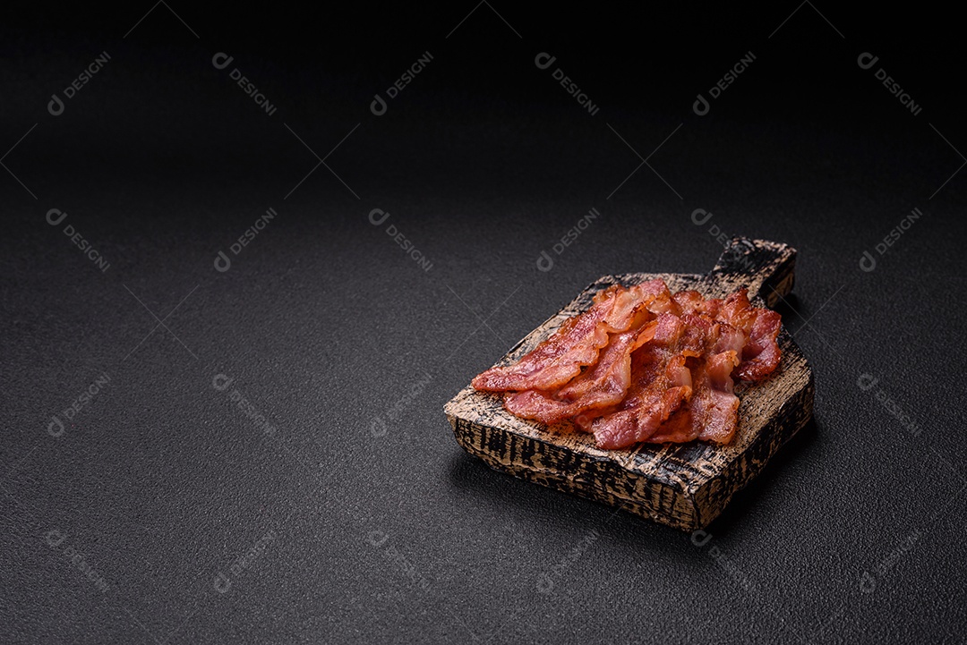 Imagem mostra fatias de bacon fritas ou grelhadas