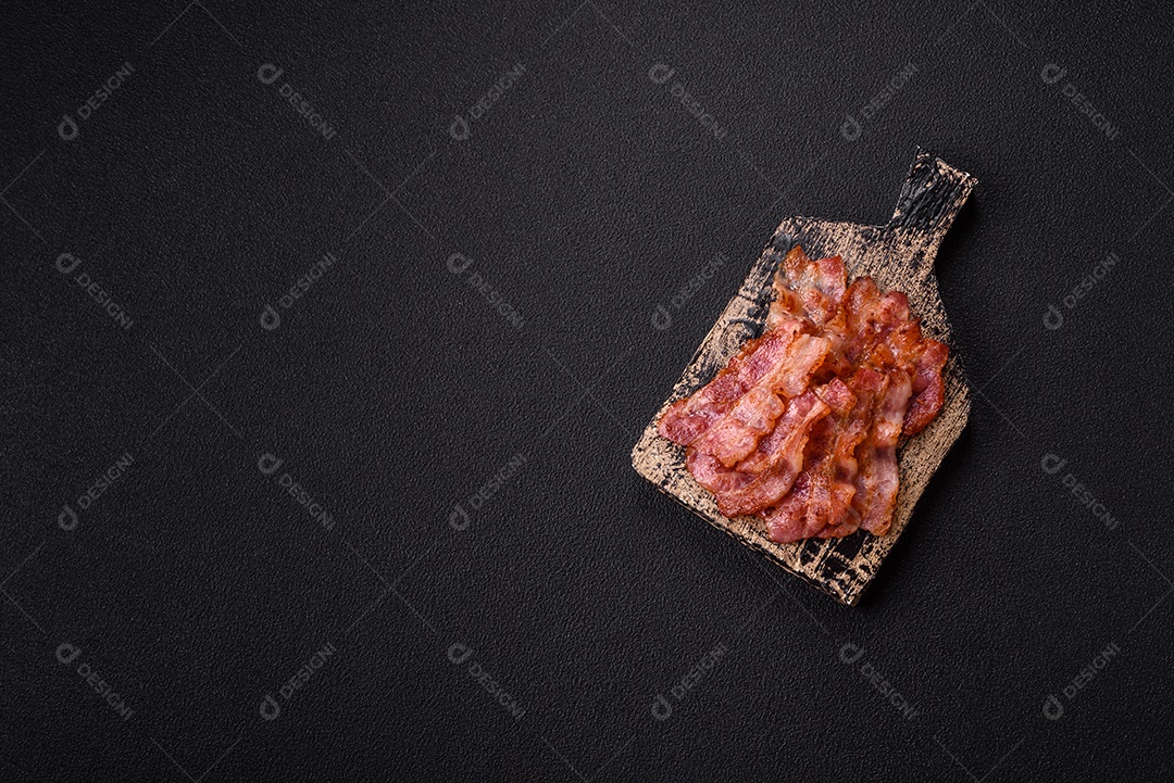 Imagem mostra fatias de bacon fritas ou grelhadas