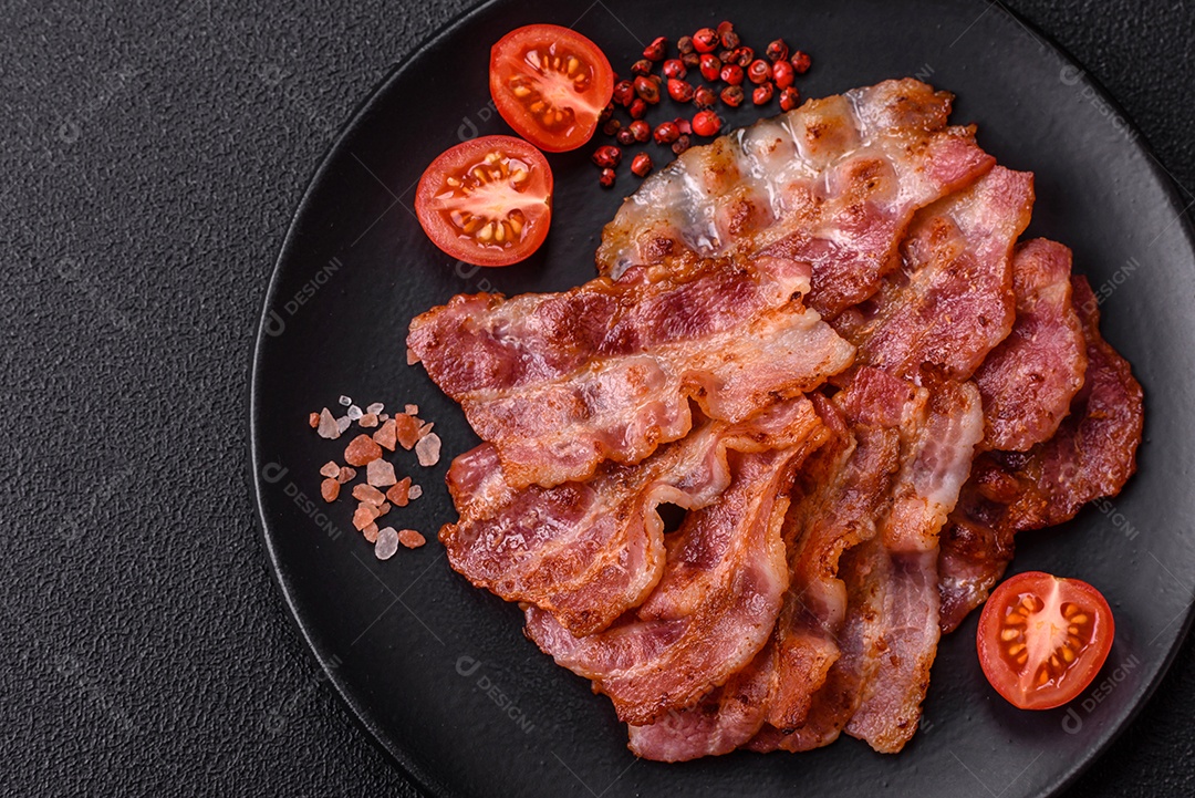 Imagem mostra fatias de bacon fritas ou grelhadas