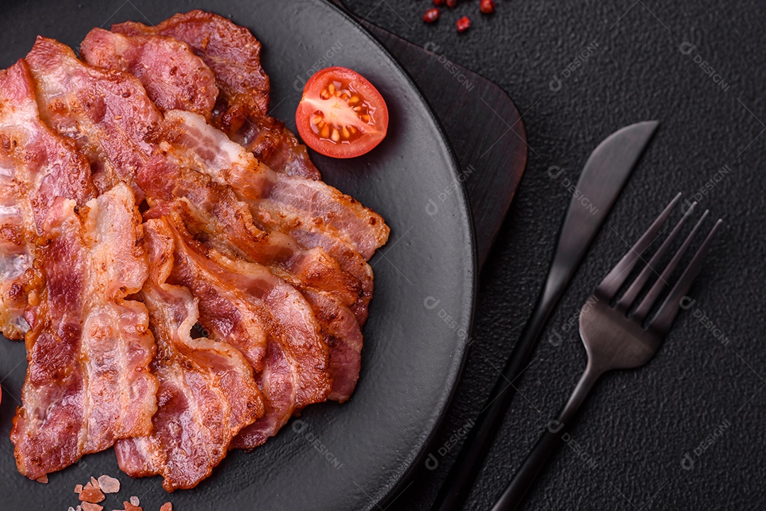 Imagem mostra fatias de bacon fritas ou grelhadas