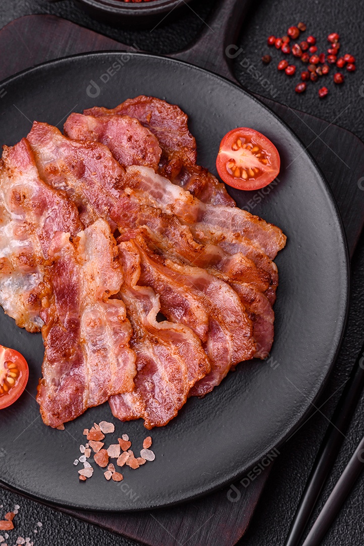 Imagem mostra fatias de bacon fritas ou grelhadas