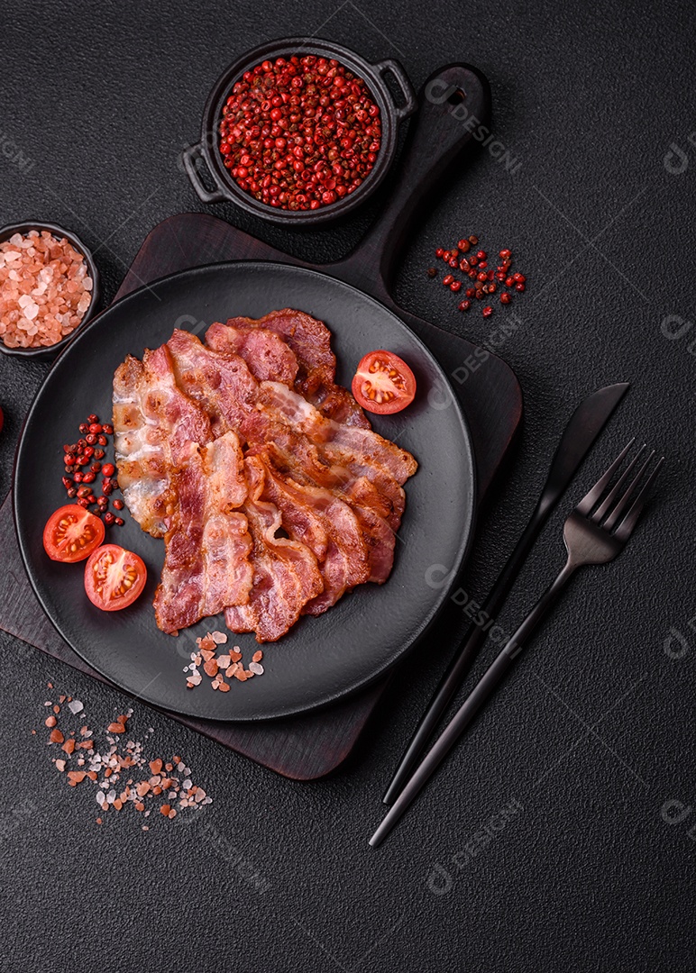 Imagem mostra fatias de bacon fritas ou grelhadas