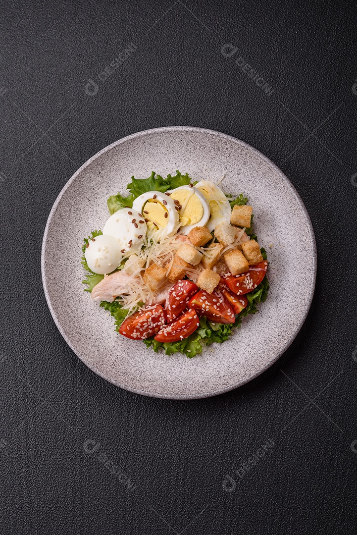 Salada, que parece ser uma Salada de Frango