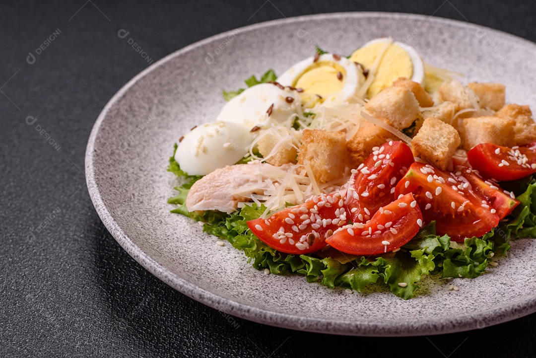 Salada, que parece ser uma Salada de Frango