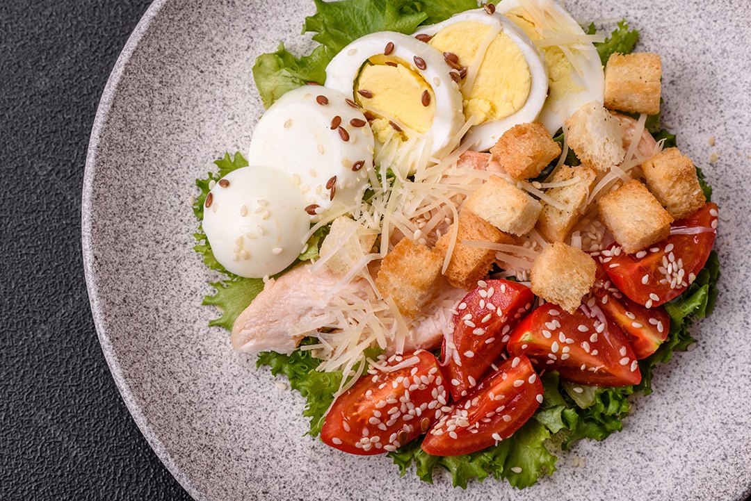 Salada, que parece ser uma Salada de Frango