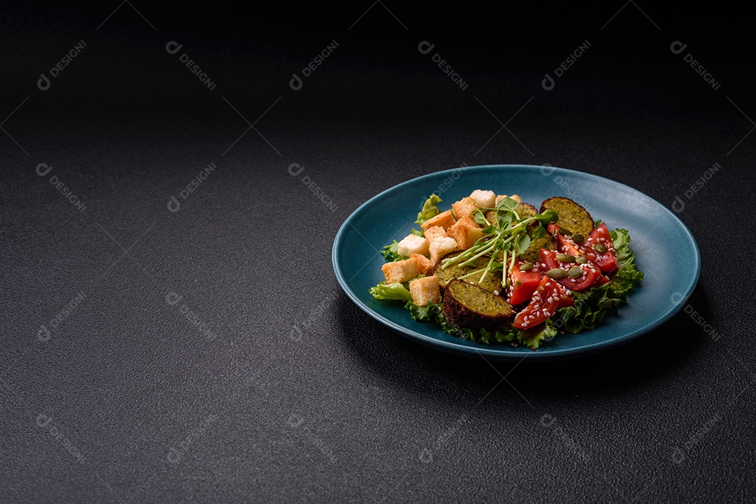 Imagem mostra um prato de falafel