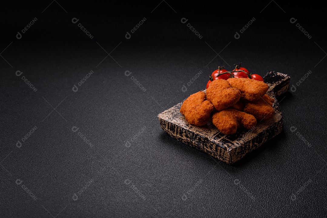 Imagem mostra bolinhas de queijo, um popular salgado brasileiro