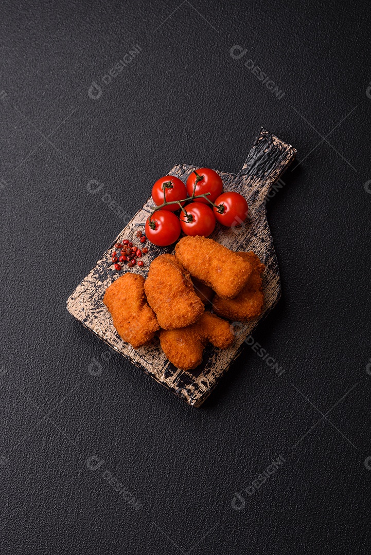 Imagem mostra bolinhas de queijo, um popular salgado brasileiro