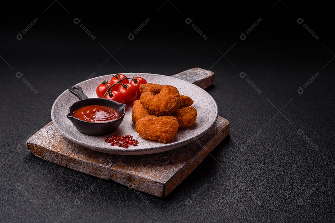 Imagem mostra bolinhas de queijo, um popular salgado brasileiro