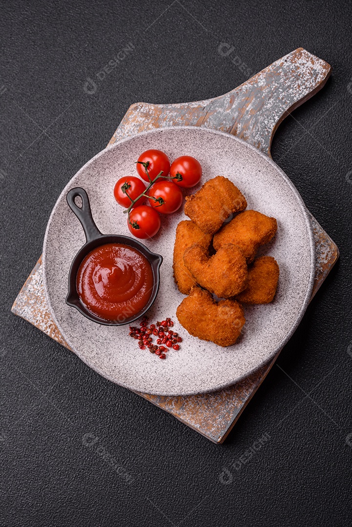 Imagem mostra bolinhas de queijo, um popular salgado brasileiro