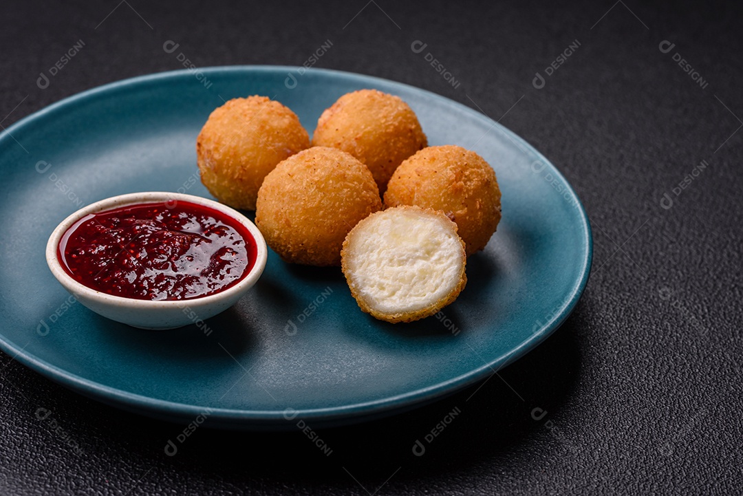 Imagem mostra bolinhas de queijo, um popular salgado brasileiro