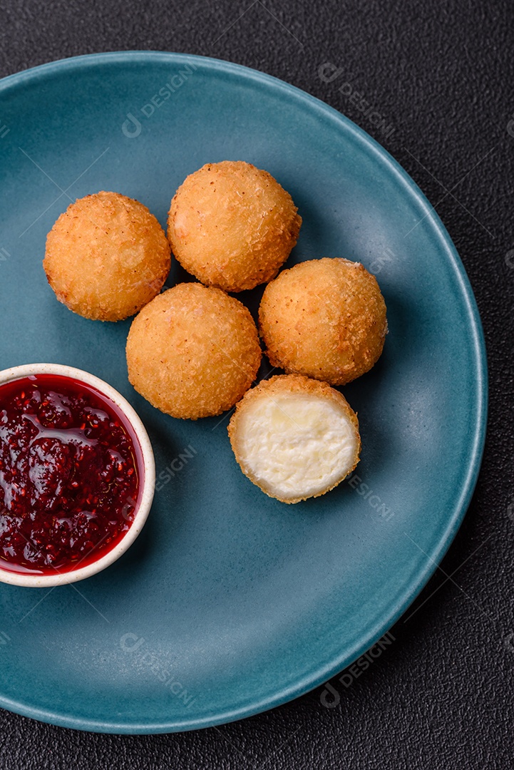 Imagem mostra bolinhas de queijo, um popular salgado brasileiro