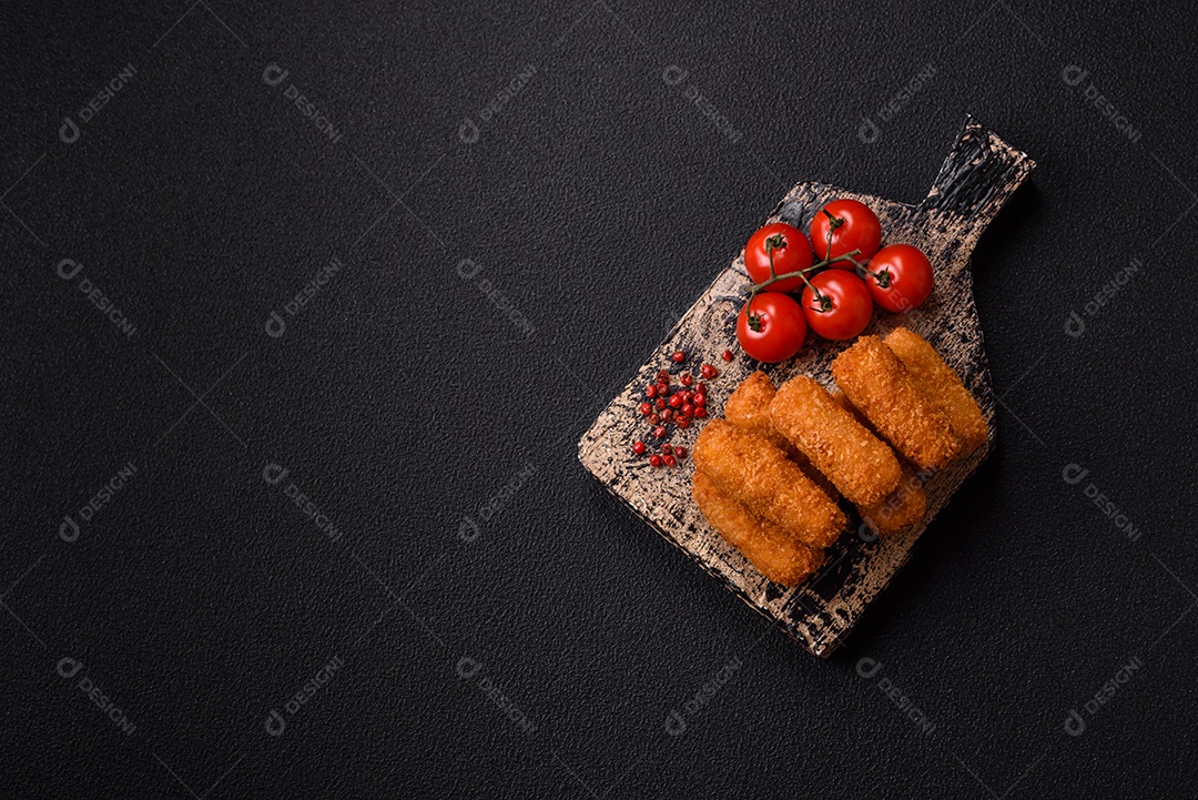 Imagem mostra palitos de frango empanados