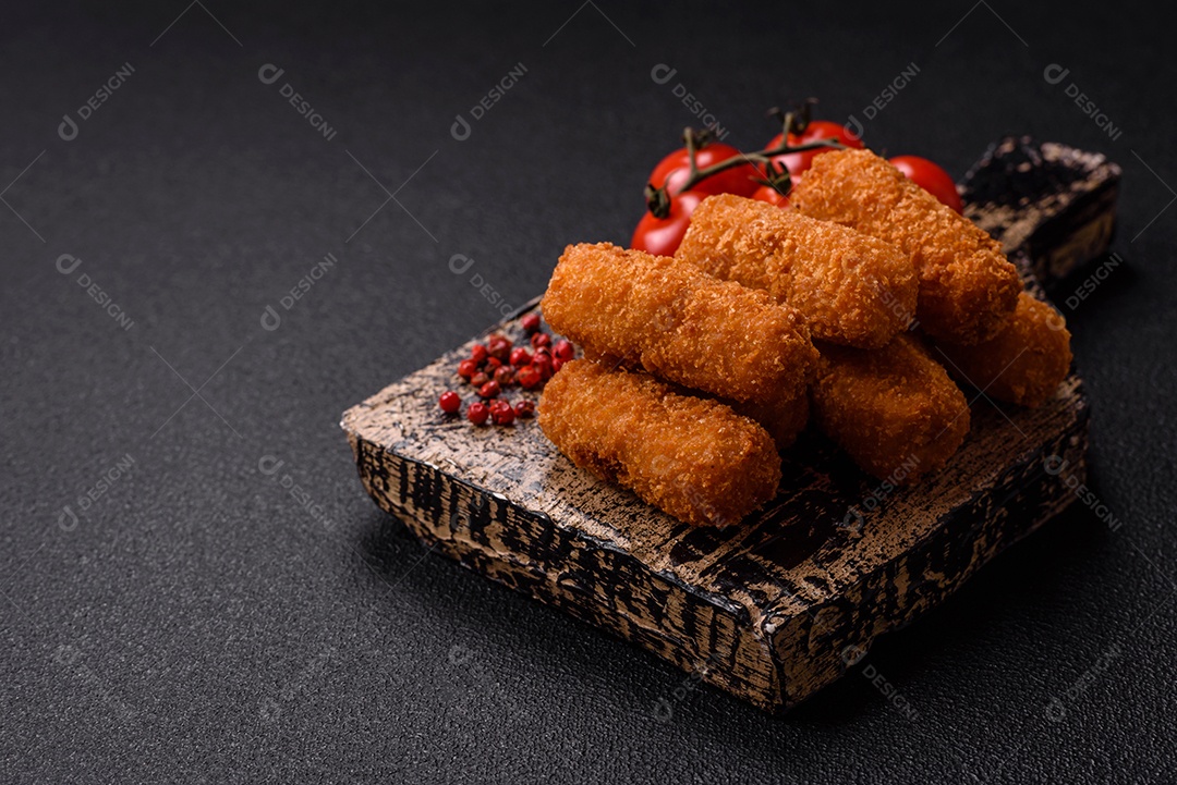 Imagem mostra palitos de frango empanados