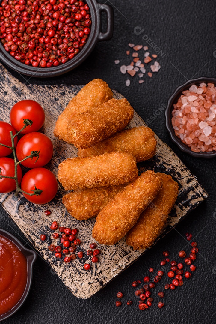 Imagem mostra palitos de frango empanados