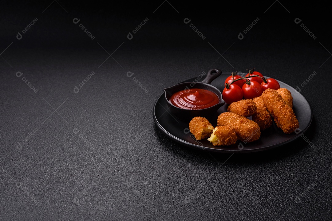 Imagem mostra palitos de frango empanados