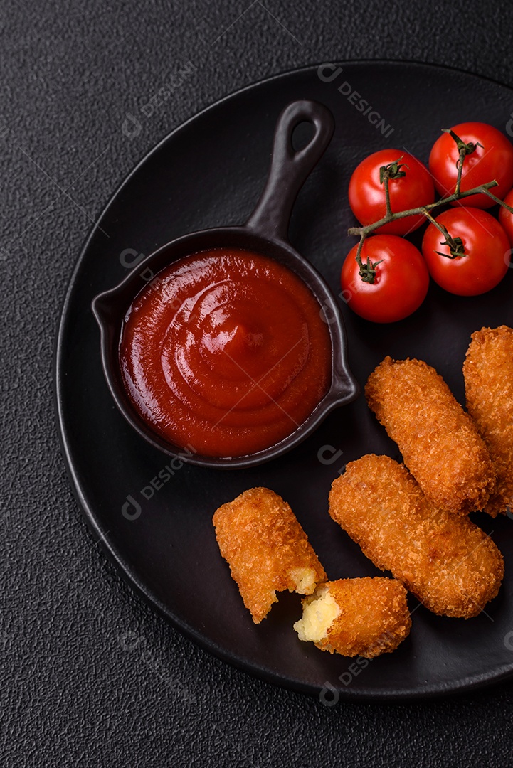 Imagem mostra palitos de frango empanados