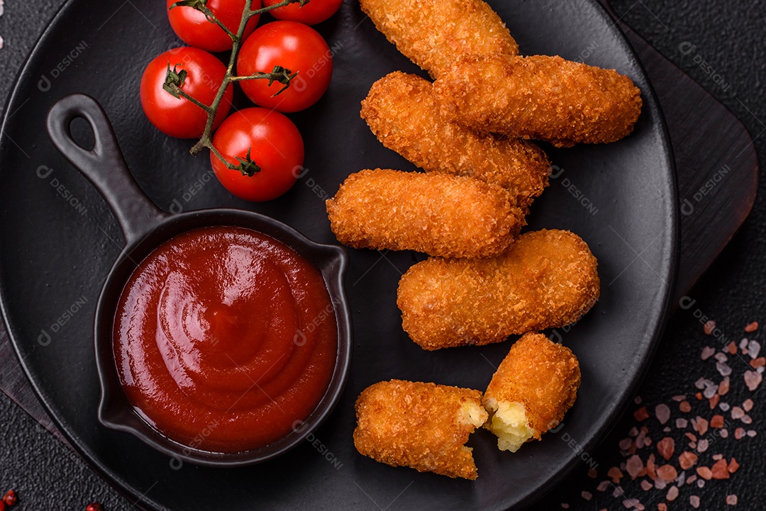 Imagem mostra palitos de frango empanados