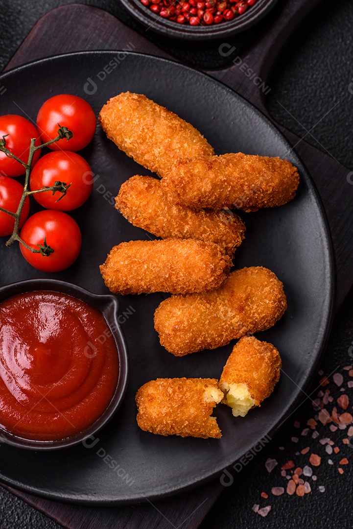 Imagem mostra palitos de frango empanados