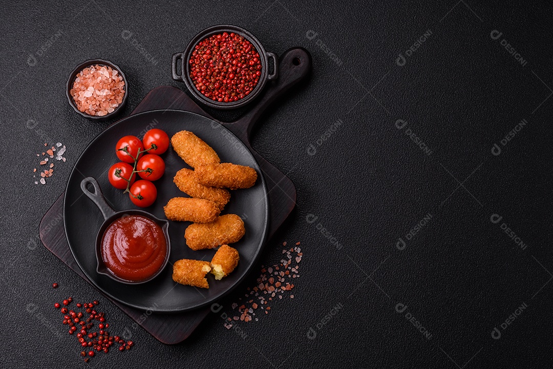 Imagem mostra palitos de frango empanados