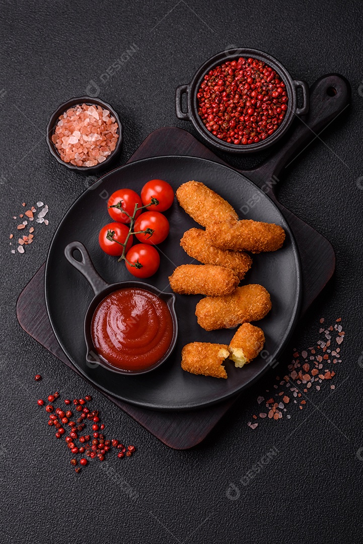 Imagem mostra palitos de frango empanados