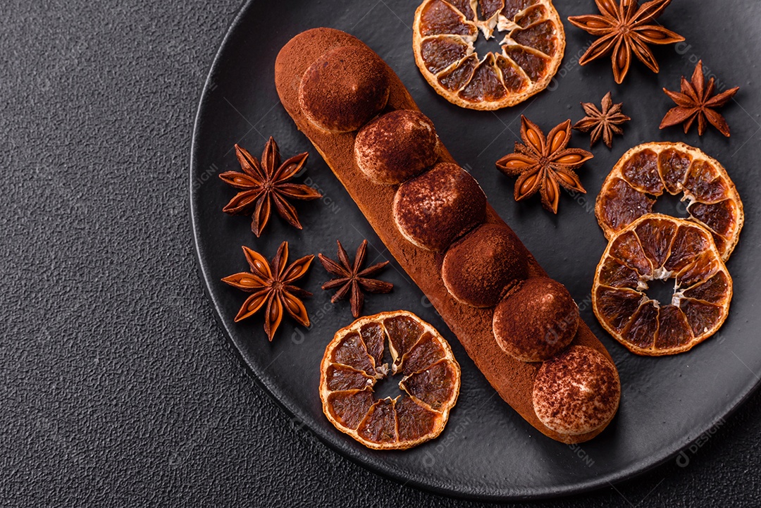 Retrato saboroso de éclair mesa concreto