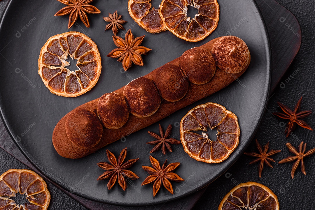 Retrato saboroso de éclair mesa concreto