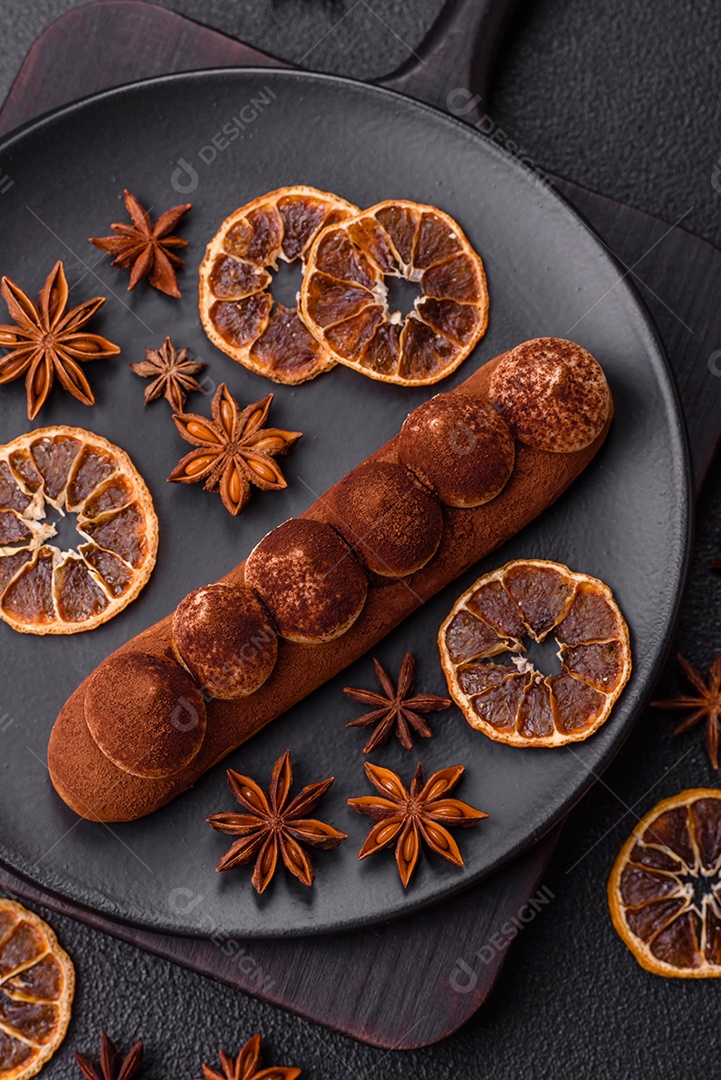 Retrato saboroso de éclair mesa concreto