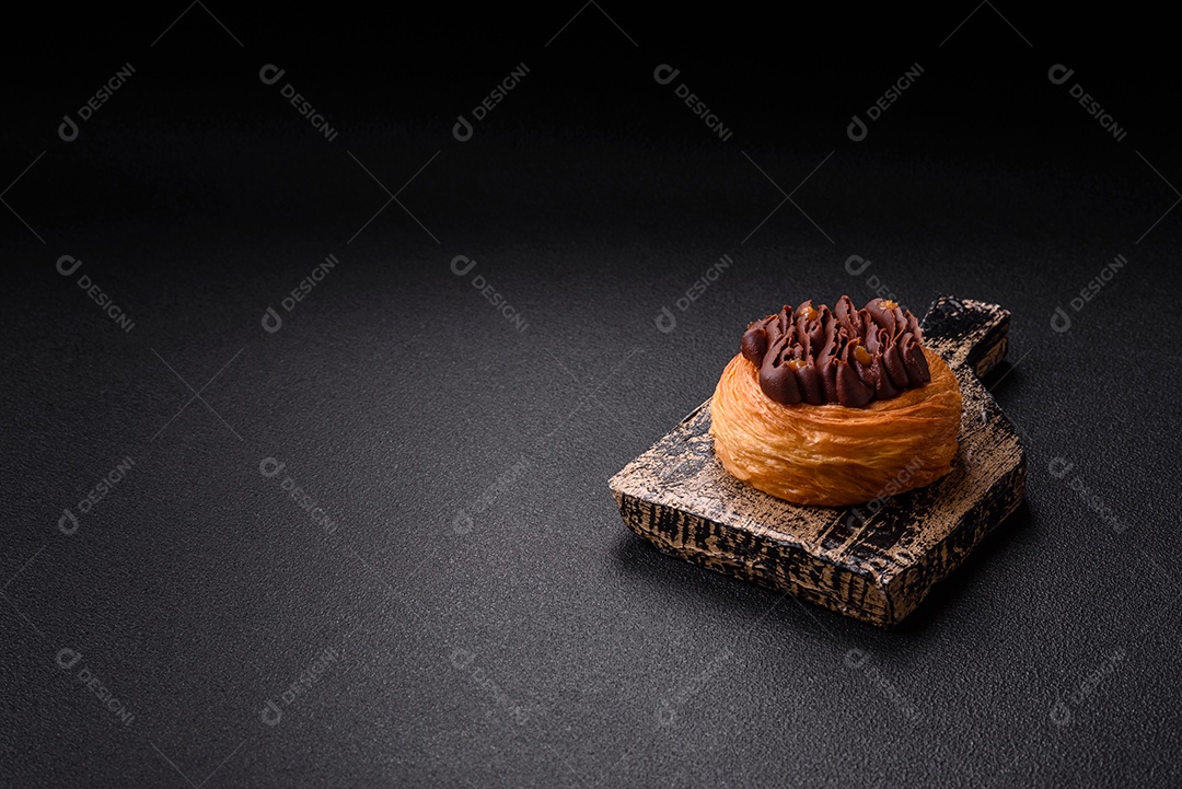 Imagem mostra uma torta de chocolate