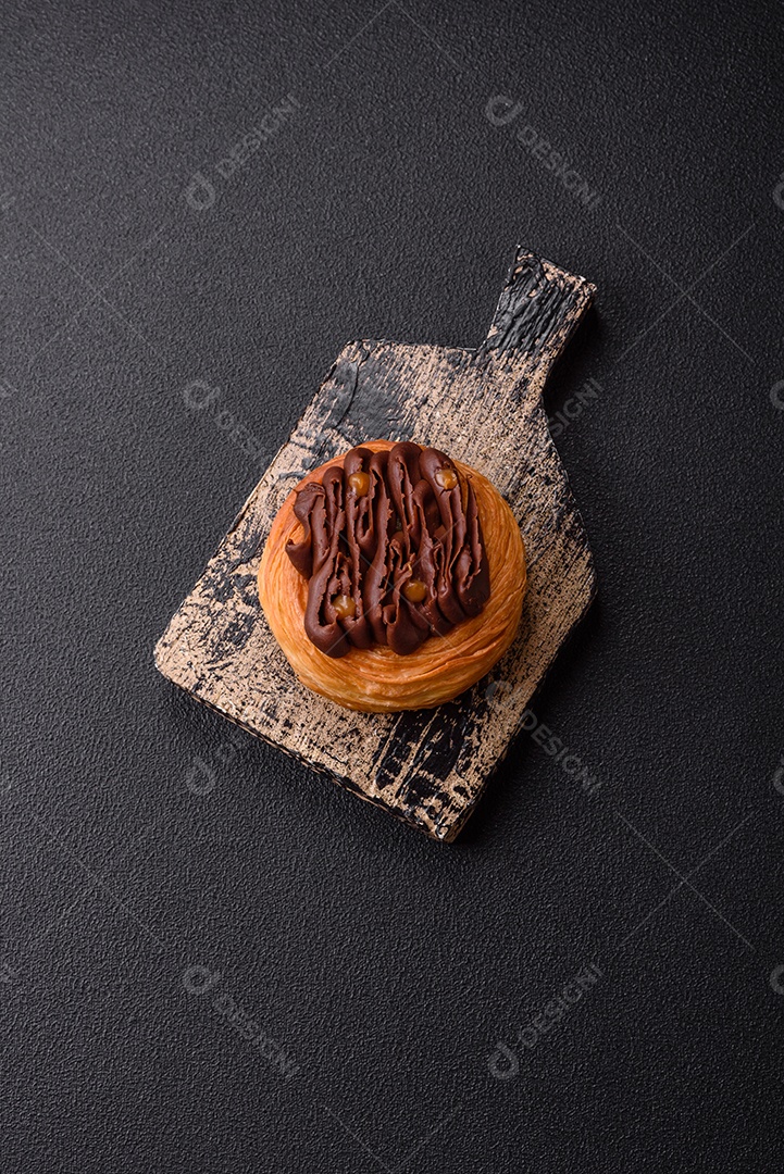 Imagem mostra uma torta de chocolate