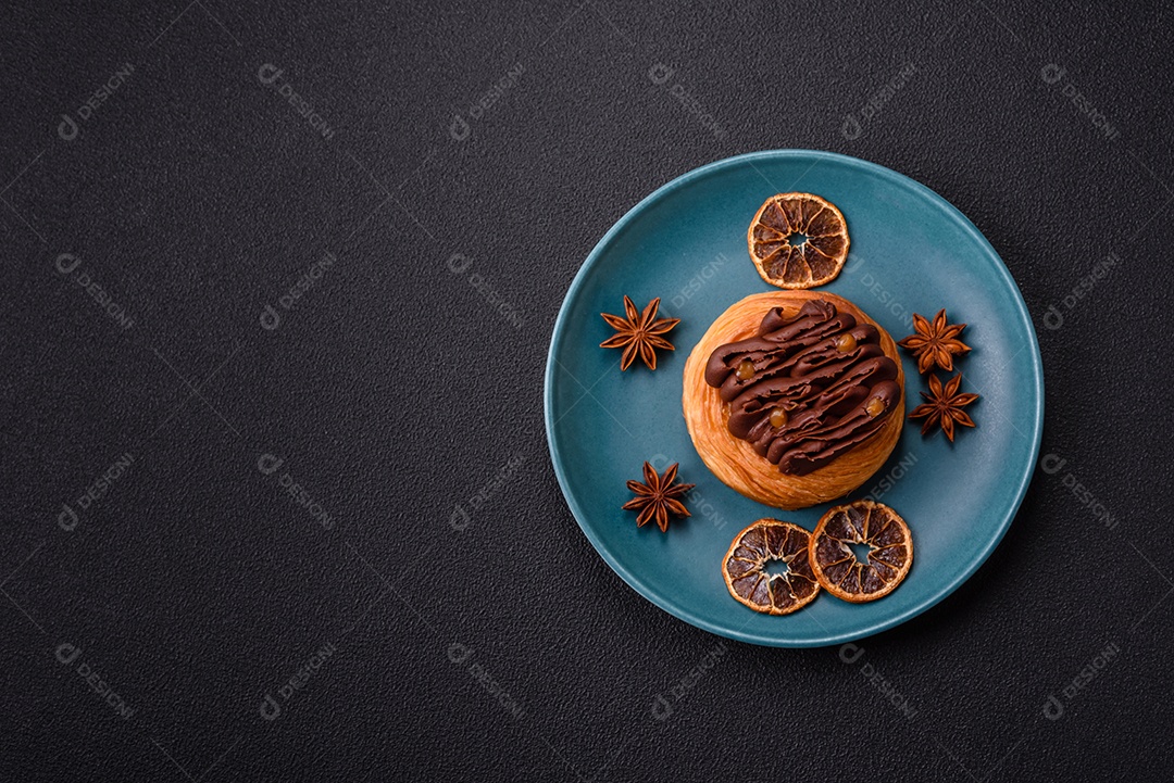 Imagem mostra uma torta de chocolate