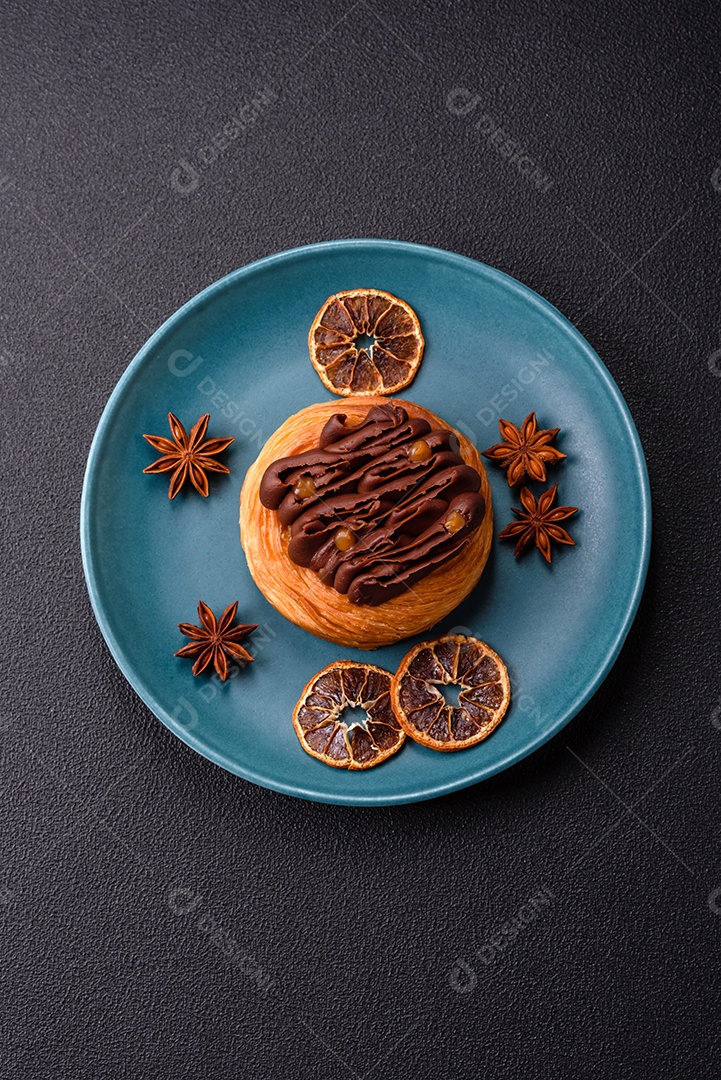 Imagem mostra uma torta de chocolate