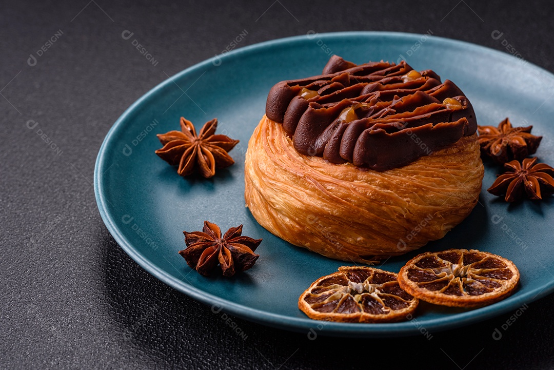 Imagem mostra uma torta de chocolate