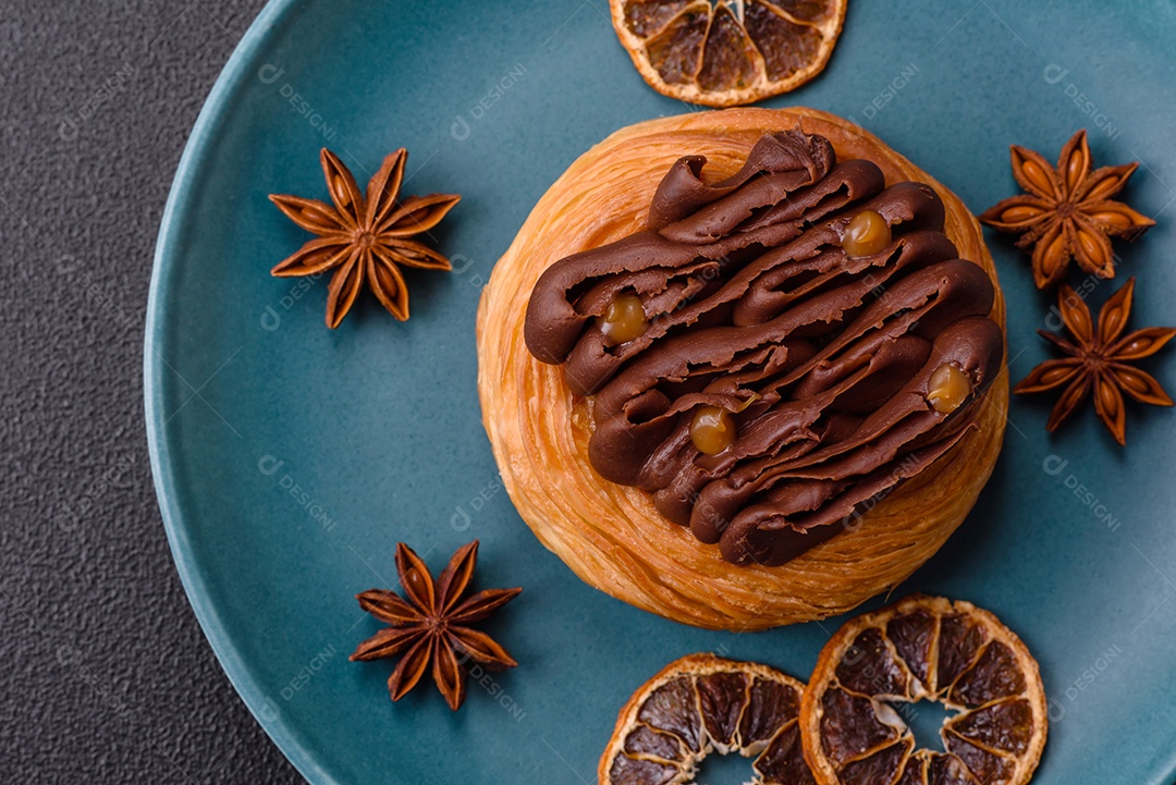 Imagem mostra uma torta de chocolate